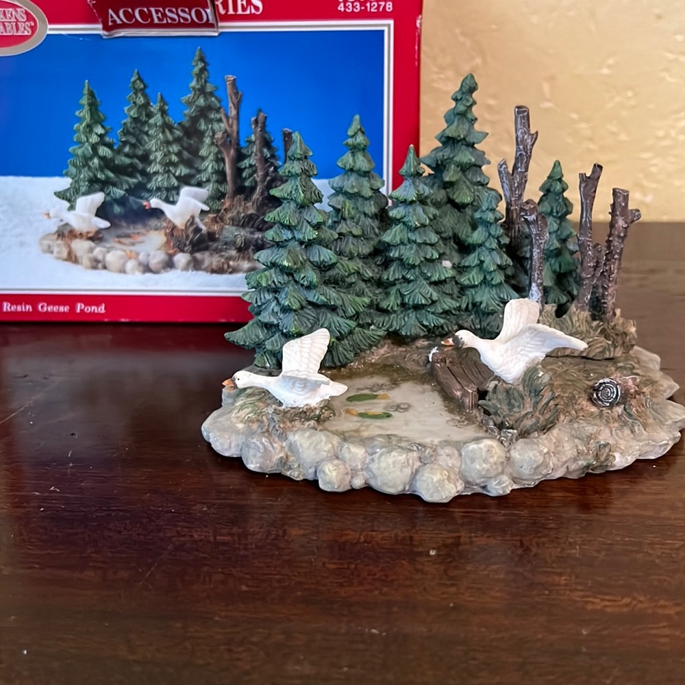 Dickens collectibles, resin, geese pond